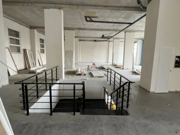 Tirane, shitet ambjent biznesi Kati 2, 550 m² (ZONE BULEVARDI I RI)