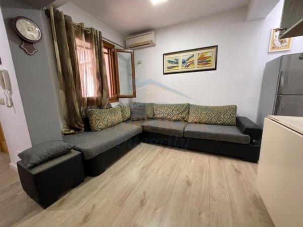 Tirane, jepet me qera apartament 2+1 Kati 1, 75 m² 500 € (RRUGA VLLAZEN HUTA)
