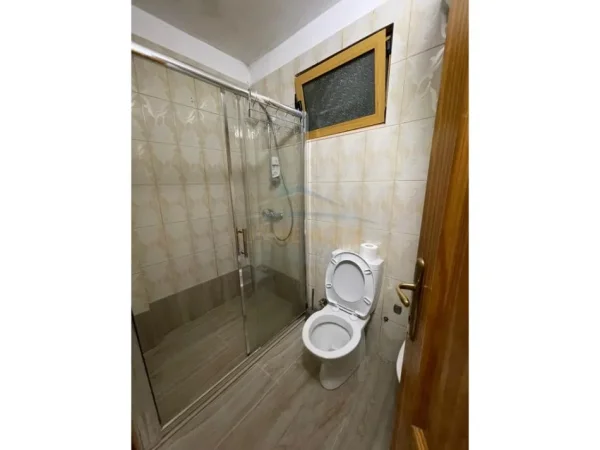 Tirane, jepet me qera apartament 2+1 Kati 1, 75 m² 500 € (RRUGA VLLAZEN HUTA)