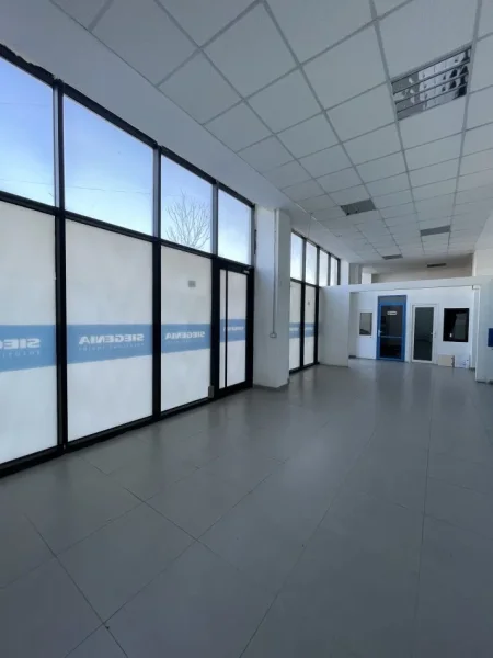 Tirane, jepet me qera ambjent biznesi , 108 m² (Rruga Teodor Keko)