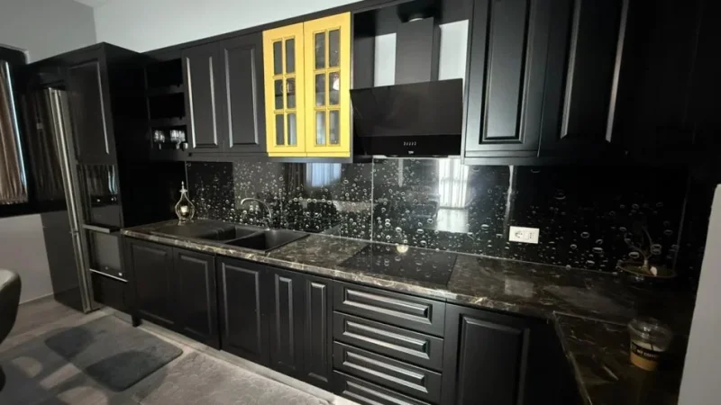 Tirane, jepet me qera apartament 3+1 Kati 5, 120 m² 1.200 € 