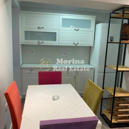 Tirane, jepet me qera apartament 2+1+Ballkon Kati 3, 85 m² 550 € (Porcelan)