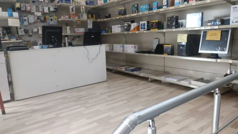 JEPET me QERA DYQAN (ZYRE) Rr. DURRESIT (buze RRUGES KRYESORE)  70 m² 1.000 € (prane Hotel COLOSEU) !!