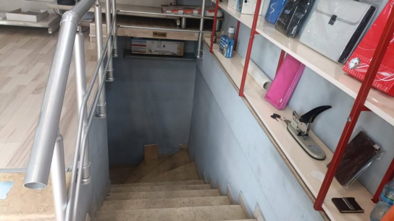 JEPET me QERA DYQAN (ZYRE) Rr. DURRESIT (buze RRUGES KRYESORE)  70 m² 1.000 € (prane Hotel COLOSEU) !!