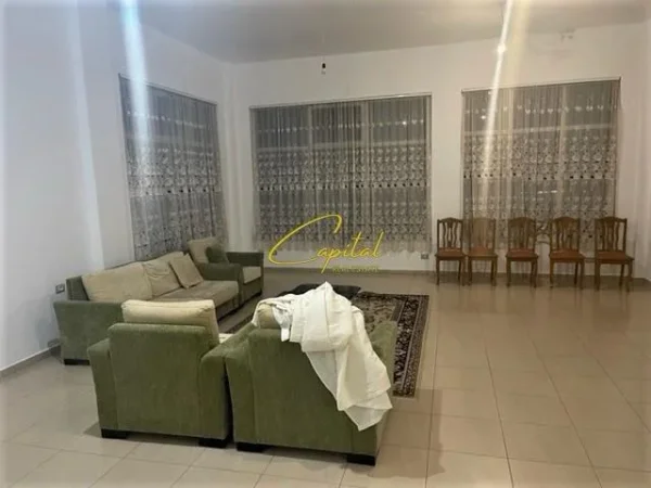 Tirane, jepet me qera apartament 2+1 Kati 1, 150 m² 400 € (BERZHITE)