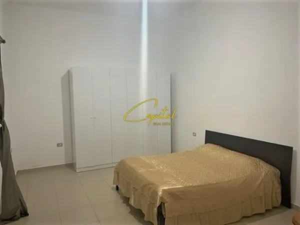 Tirane, jepet me qera apartament 2+1 Kati 1, 150 m² 400 € (BERZHITE)