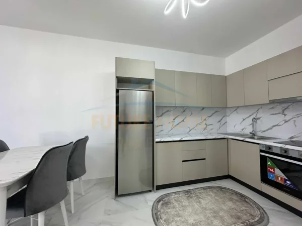 Tirane, jepet me qera apartament 1+1 Kati 3, 64 m² 420 € (UNIVERS CITY)