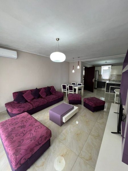 Tirane, jepet me qera apartament 2+1 Kati 3, 500 € (Tek Medreseja)