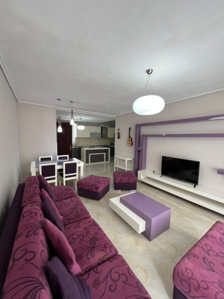 Tirane, jepet me qera apartament 2+1 Kati 3, 500 € (Tek Medreseja)