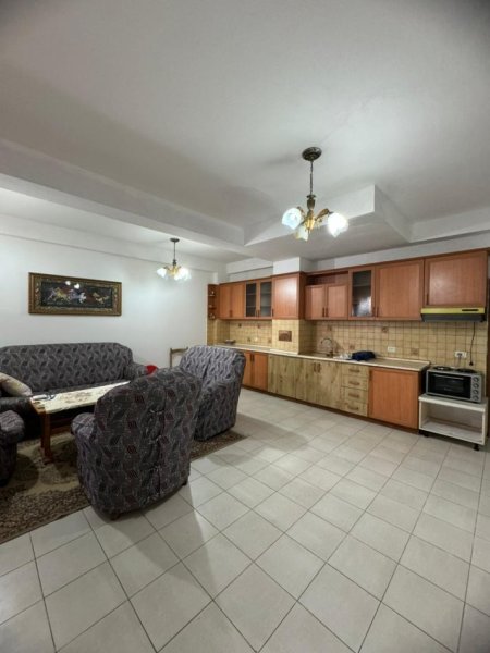 Tirane, shitet apartament 1+1 Kati 1, 78 m² 96.000 € (Rruga e Dibres)