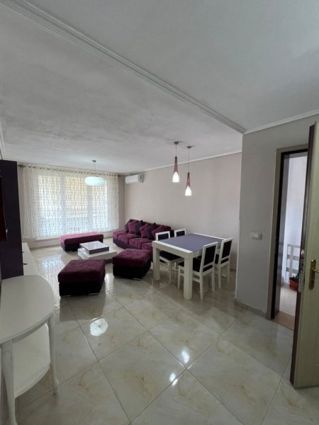 Tirane, jepet me qera apartament 2+1 Kati 3, 500 € (Tek Medreseja)