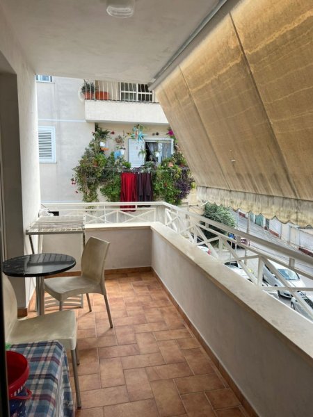 Tirane, jepet me qera apartament 2+1 Kati 3, 500 € (Tek Medreseja)