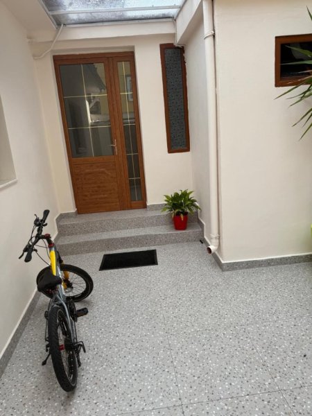 Tirane, jepet me qera shtepi 2+1 Kati 0, 650 € (RR. MIHAL DURI)