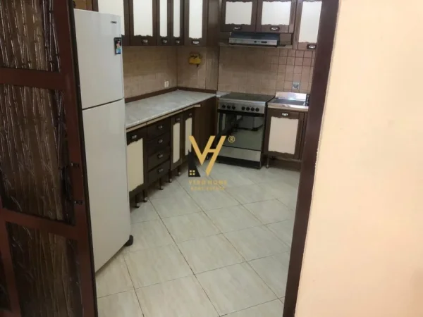 Tirane, jepet me qera apartament 1+1+Ballkon Kati 7, 89 m² 600 € (KOMUNA E PARISIT)