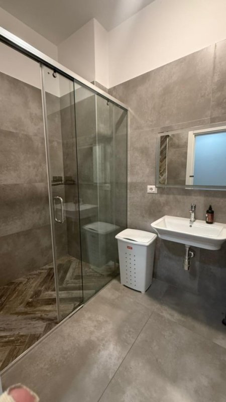 Tirane, jepet me qera apartament 3+1+Ballkon Kati 7, 120 m² 1.200 € (Square 21)