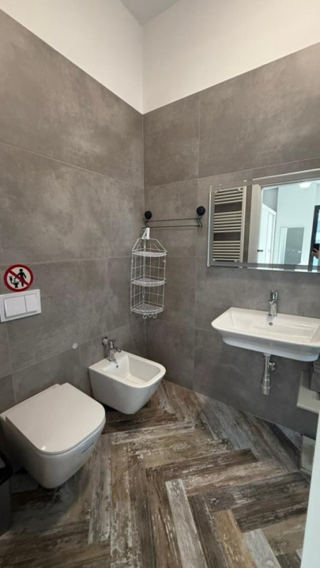 Tirane, jepet me qera apartament 3+1+Ballkon Kati 7, 120 m² 1.200 € (Square 21)