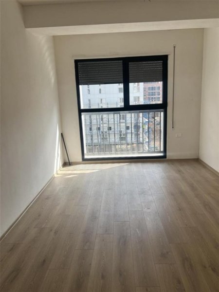 Tirane, jepet me qera apartament 2+1+Ballkon Kati 3, 116 m² 800 € 