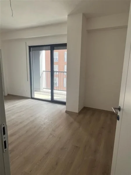 Tirane, jepet me qera apartament 2+1+Ballkon Kati 3, 116 m² 800 € 