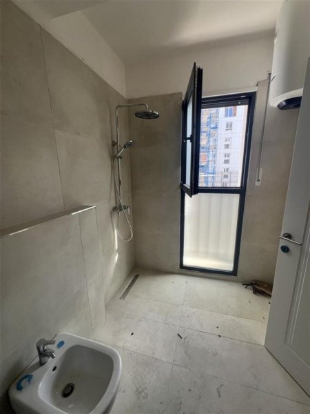 Tirane, jepet me qera apartament 2+1+Ballkon Kati 3, 116 m² 800 € 
