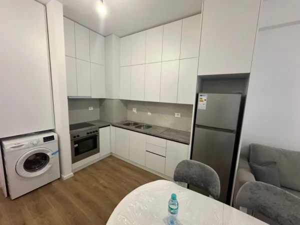 Tirane, jepet me qera apartament 1+1 Kati 5, 50 m² 450 € (Kompleksi Mangalem Ali Dem)