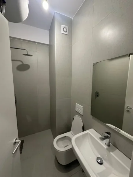 Tirane, jepet me qera apartament 1+1 Kati 5, 50 m² 450 € (Kompleksi Mangalem Ali Dem)