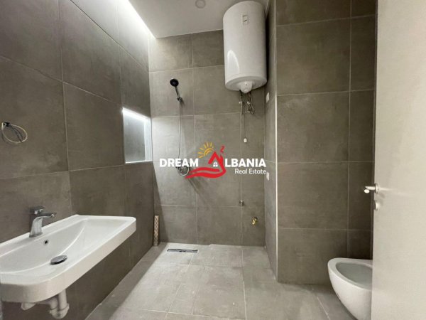Tirane, jepet me qera apartament 2+1 , 130 m² (tek kompleksi Kontakt, 21 Dhjetori)