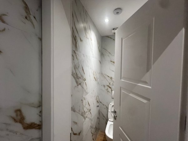 Tirane, jepet me qera ambjent biznesi Kati 1, 150 m² 1.500 € (Astir)