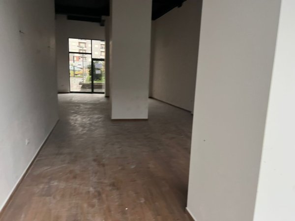 Tirane, jepet me qera ambjent biznesi Kati 1, 150 m² 1.500 € (Astir)