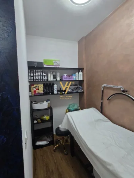 Tirane, jepet me qera ambjent biznesi Kati 0, 51 m² 500 € (SAUK)