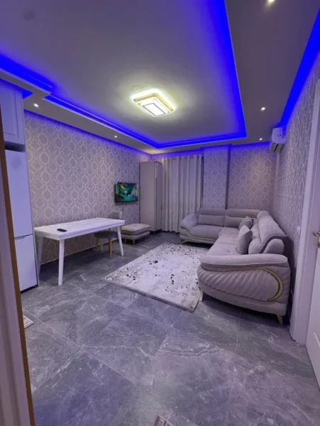 Tirane, jepet me qera apartament 1+1+Ballkon Kati 8, 68 m² 520€ (univers city)