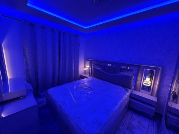 Tirane, jepet me qera apartament 1+1+Ballkon Kati 8, 68 m² 520€ (univers city)