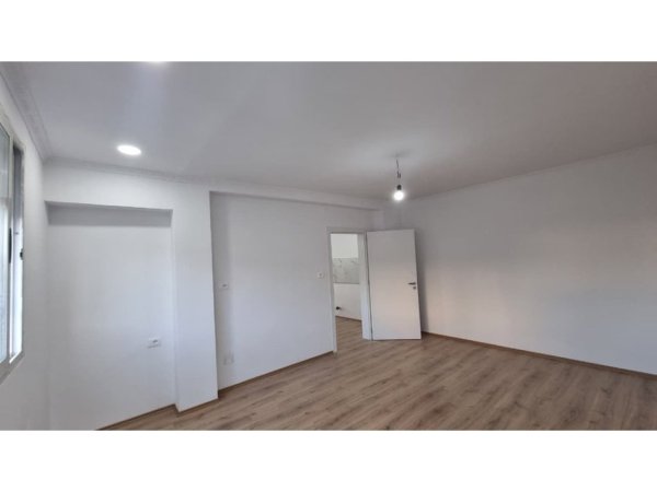 Tirane, shitet apartament 2+1+Ballkon Kati 6, 72 m² 165.000 € (Stadiumi Dinamo)