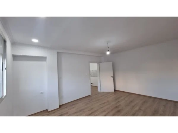 Tirane, shitet apartament 2+1+Ballkon Kati 6, 72 m² 165.000 € (Stadiumi Dinamo)