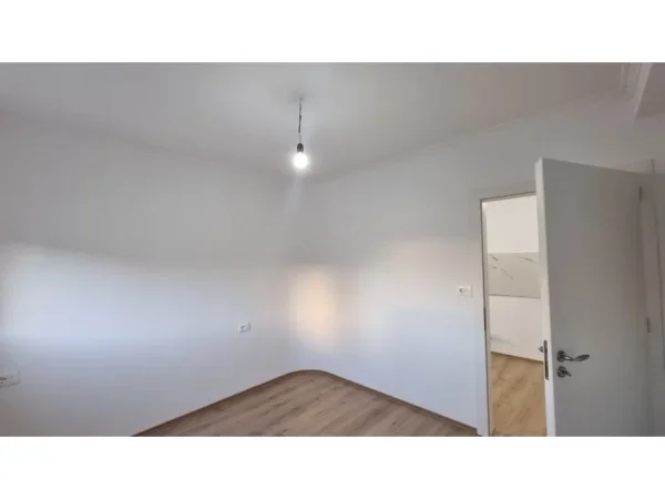 Tirane, shitet apartament 2+1+Ballkon Kati 6, 72 m² 165.000 € (Stadiumi Dinamo)
