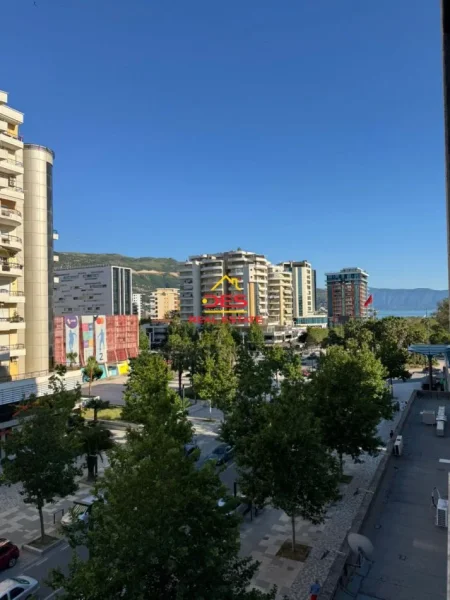 Vlore, jepet me qera apartament 2+1+Ballkon Kati 4, 104 m² 550 € (Rruga Sadik Zotaj)