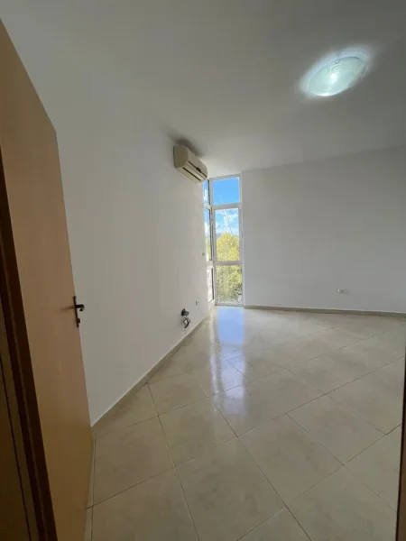 Tirane, jepet me qera zyre Kati 4, 138 m² 1.200 € (Ish Ekspozita)