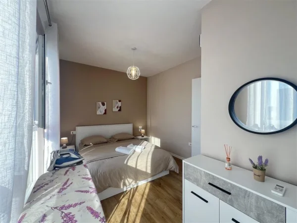 Tirane, jepet me qera apartament 1+1+Ballkon Kati 7, 70 m² 600 € 