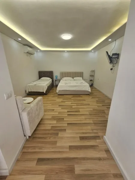 Tirane, jepet me qera apartament 1+1 Kati 1, 500 € 