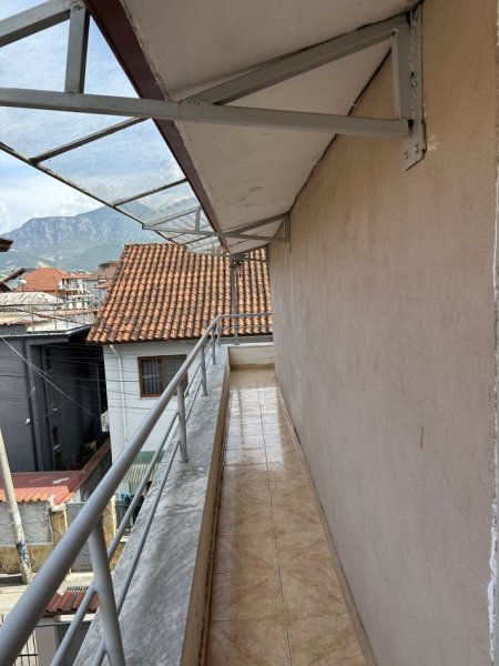 Tirane, jepet me qera apartament 1+1+Aneks+Ballkon Kati 3, 80 m² 350 € (Rruga 5 maji)