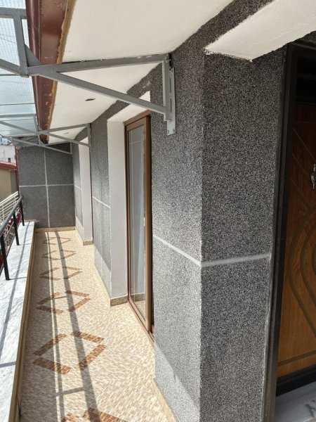 Tirane, jepet me qera apartament 1+1+Aneks+Ballkon Kati 3, 80 m² 350 € (Rruga 5 maji)