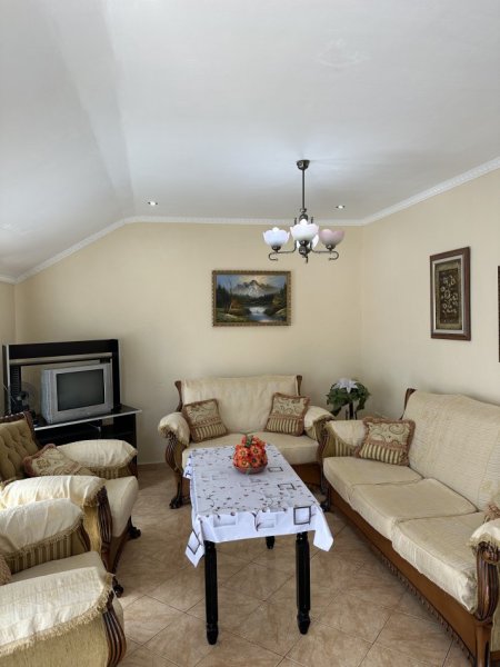 Tirane, jepet me qera apartament 1+1+Aneks+Ballkon Kati 3, 80 m² 350 € (Rruga 5 maji)