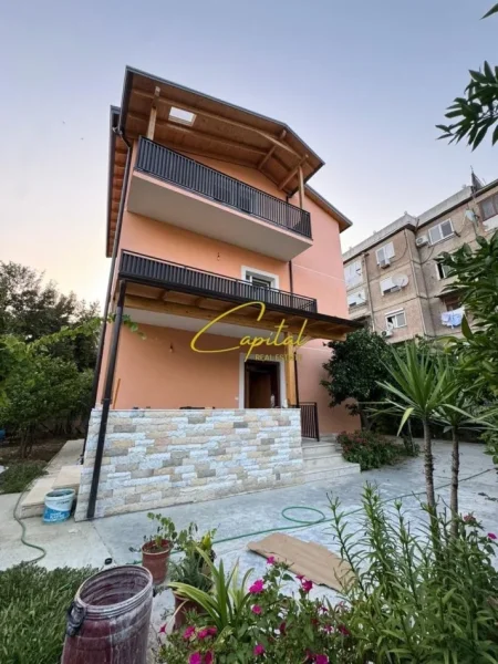 Tirane, jepet me qera Vile 5+1 Kati 3, 214 m² 1.500 € (KOMBINAT)