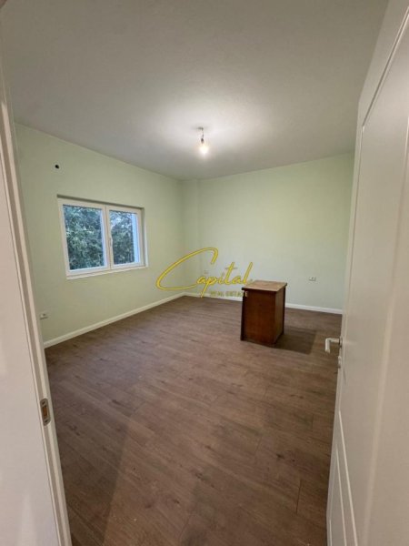 Tirane, jepet me qera Vile 5+1 Kati 3, 214 m² 1.500 € (KOMBINAT)