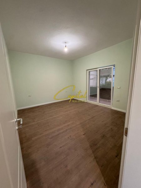 Tirane, jepet me qera Vile 5+1 Kati 3, 214 m² 1.500 € (KOMBINAT)