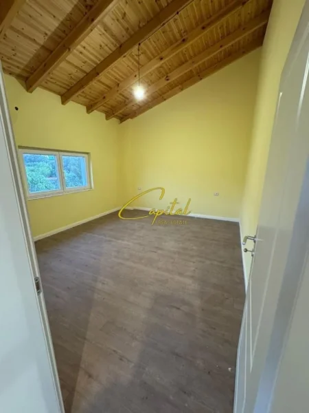 Tirane, jepet me qera Vile 5+1 Kati 3, 214 m² 1.500 € (KOMBINAT)