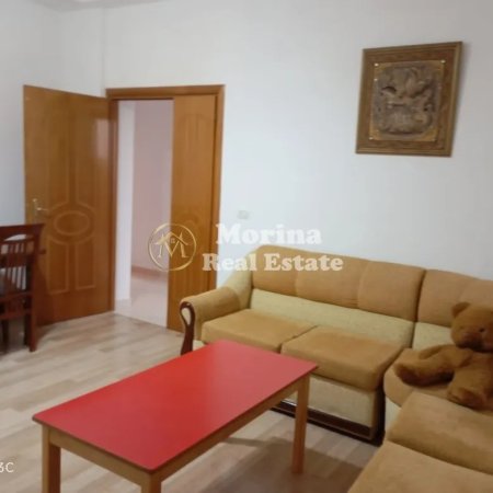 Tirane, jepet me qera apartament 2+1 Kati 1, 95 m² 400 € (Fresku)