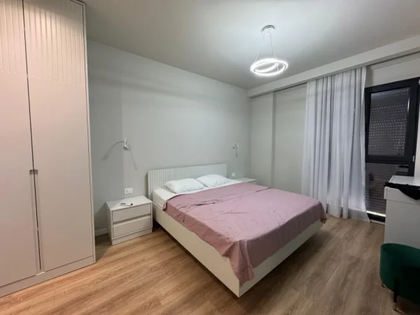 Tirane, shitet apartament 2+1 , 100 m² 239.000 € (kopshti botanik)