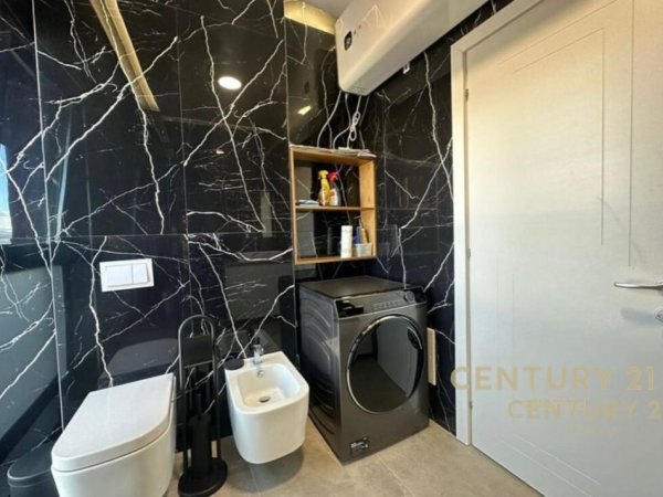 Tirane, jepet me qera apartament 2+1+Aneks+Ballkon Kati 21, 114 m² 1.500 € (Tek Garden Building)