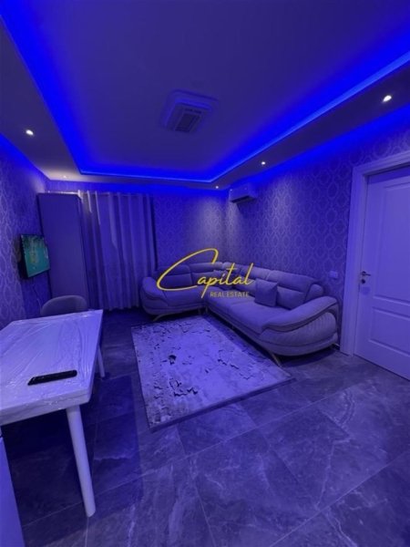 Tirane, jepet me qera apartament 1+1 Kati 8, 70 m² 500 € (KAMEZ)