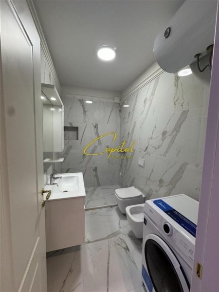 Tirane, jepet me qera apartament 1+1 Kati 8, 70 m² 500 € (KAMEZ)